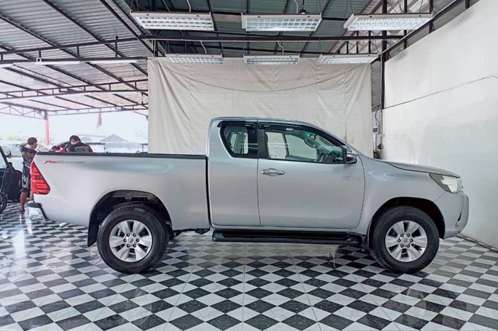 REVO PRE 2016 2.4E AT SMART CAB SILVER  1693 full