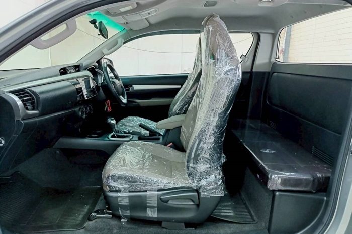 REVO PRE 2016 2.4E AT SMART CAB SILVER  1693 full