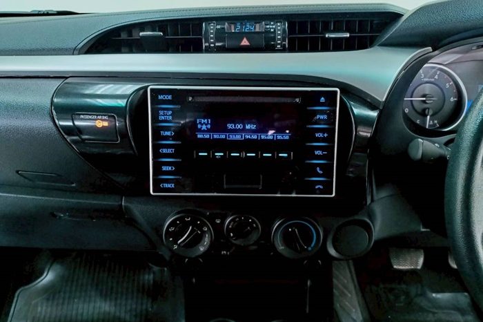 REVO PRE 2016 2.4E AT SMART CAB SILVER  1693 full