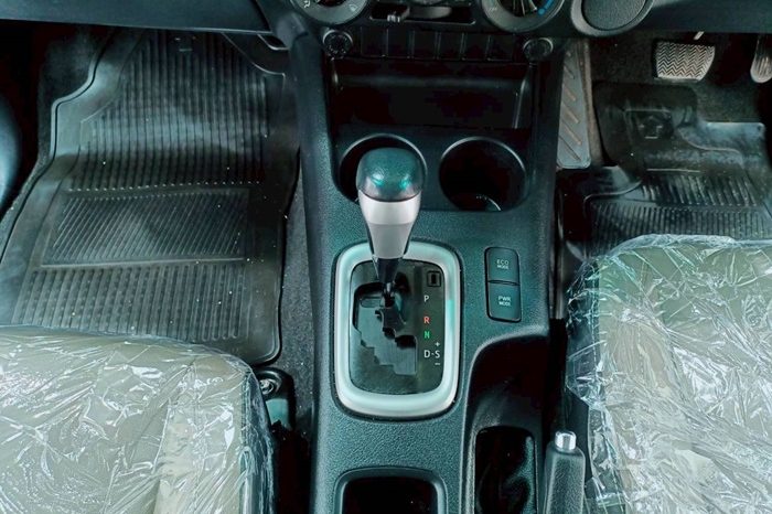 REVO PRE 2016 2.4E AT SMART CAB SILVER  1693 full