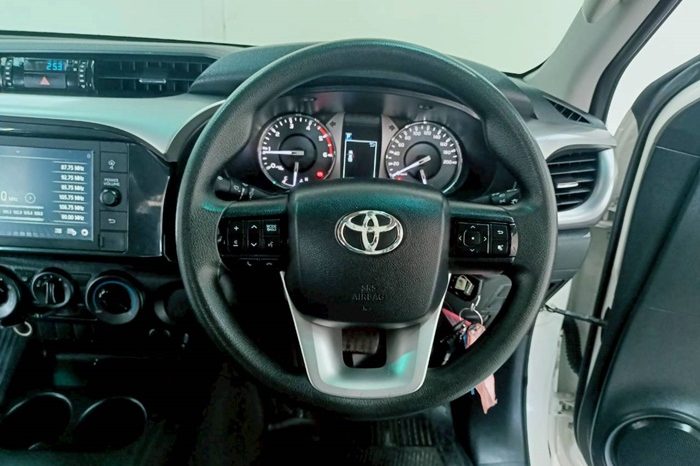 REVO PRE 2021 2.4 ENTRY AT DOUBLE CAB WHITE  1840 full