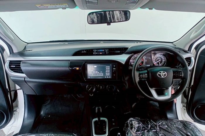 REVO PRE 2021 2.4 ENTRY AT DOUBLE CAB WHITE  1840 full