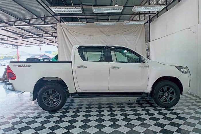REVO PRE 2021 2.4 ENTRY AT DOUBLE CAB WHITE  1840 full