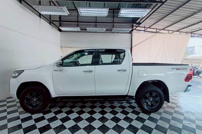 REVO PRE 2021 2.4 ENTRY AT DOUBLE CAB WHITE  1840 full