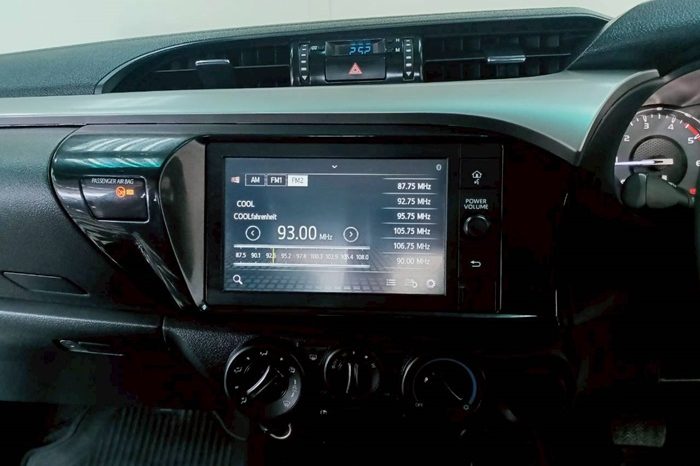 REVO PRE 2021 2.4 ENTRY AT DOUBLE CAB WHITE  1840 full