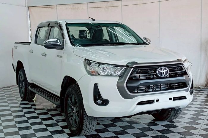 REVO PRE 2021 2.4 ENTRY AT DOUBLE CAB WHITE  1840 full