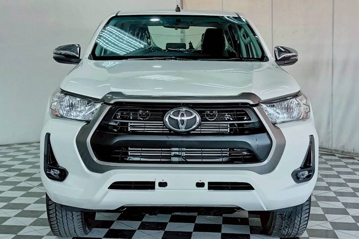 REVO PRE 2021 2.4 ENTRY AT DOUBLE CAB WHITE  1840 full