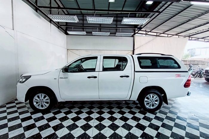 REVO 2WD 2020 2.4 MID AT DOUBLE CAB WHITE  2576 full