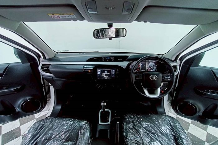 REVO 2WD 2020 2.4 MID AT DOUBLE CAB WHITE  2576 full