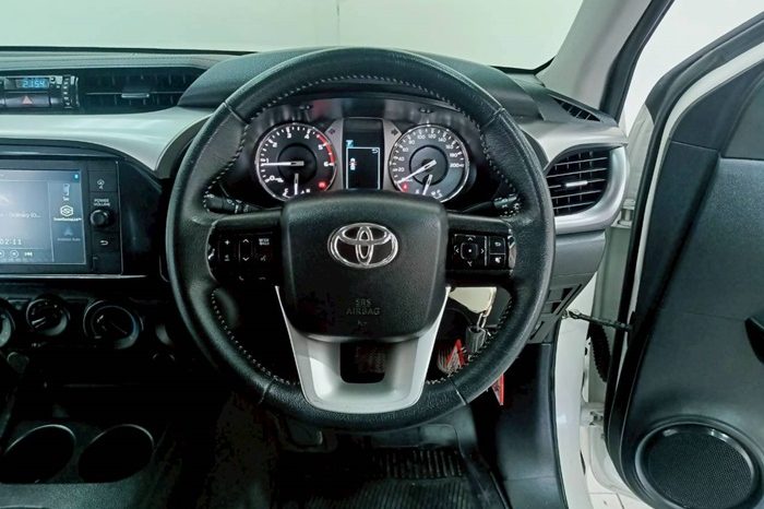 REVO 2WD 2020 2.4 MID AT DOUBLE CAB WHITE  2576 full