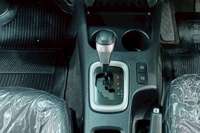 REVO 2WD 2020 2.4 MID AT DOUBLE CAB WHITE  2576 full