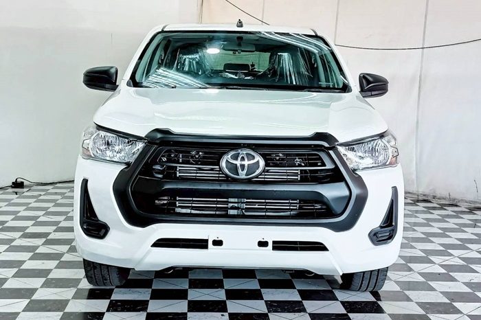 REVO 2WD 2020 2.4 MID AT DOUBLE CAB WHITE  2576 full