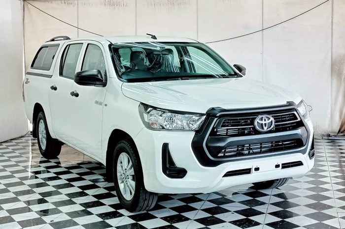 REVO 2WD 2020 2.4 MID AT DOUBLE CAB WHITE  2576 full