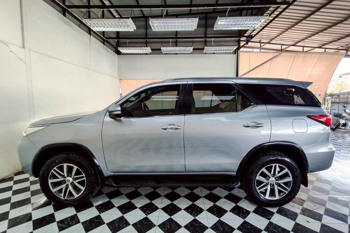 TOYOTA 4WD 2015 2.8V AT FORTUNER SILVER  2908 full