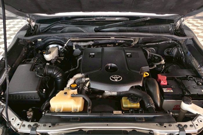 TOYOTA 4WD 2015 2.8V AT FORTUNER SILVER  2908 full