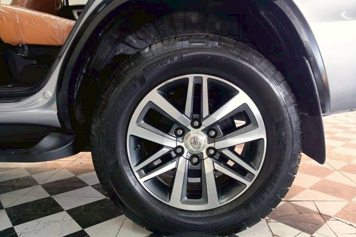 TOYOTA 4WD 2015 2.8V AT FORTUNER SILVER  2908 full