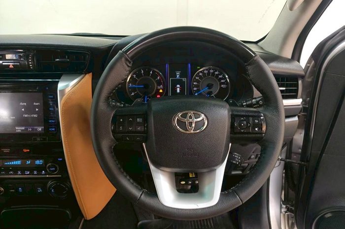 TOYOTA 4WD 2015 2.8V AT FORTUNER SILVER  2908 full