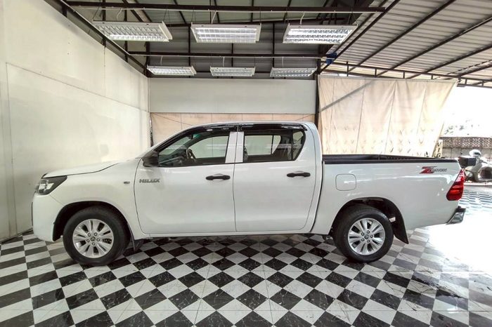 REVO 2WD 2020 2.4 MID AT DOUBLE CAB WHITE  3059 full