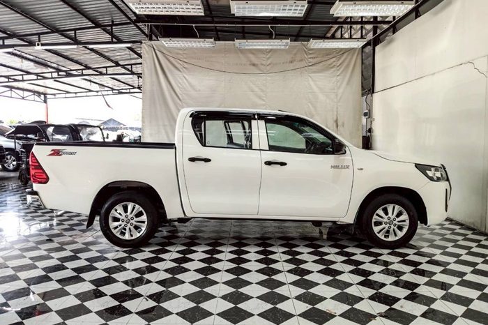 REVO 2WD 2020 2.4 MID AT DOUBLE CAB WHITE  3059 full