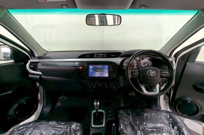 REVO 2WD 2020 2.4 MID AT DOUBLE CAB WHITE  3059 full