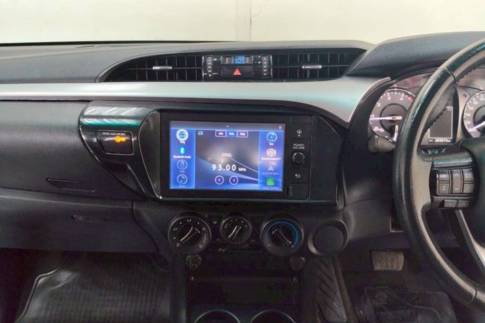 REVO 2WD 2020 2.4 MID AT DOUBLE CAB WHITE  3059 full