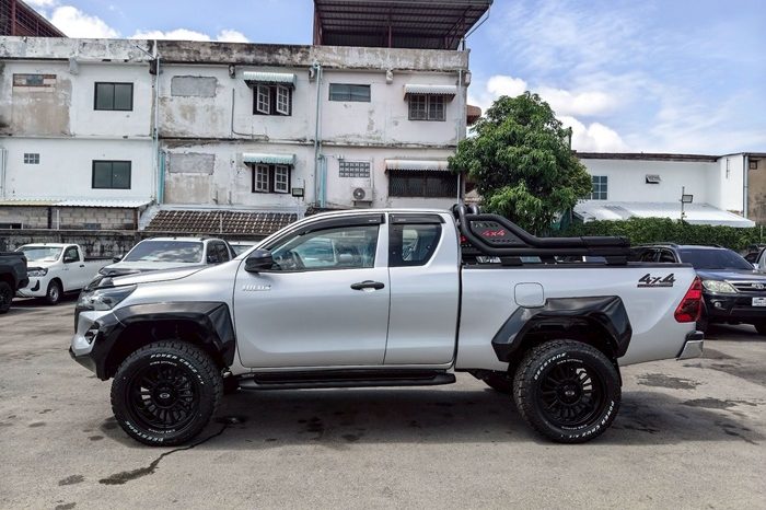 REVO 4WD 2018 2.4J AT SMART CAB SILVER  4030 full