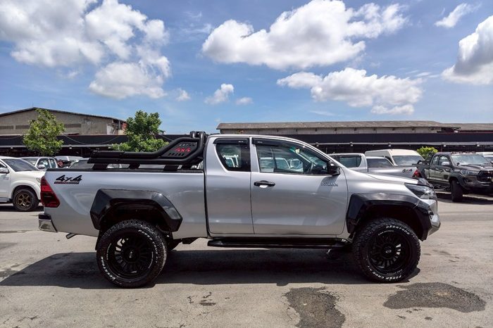 REVO 4WD 2018 2.4J AT SMART CAB SILVER  4030 full