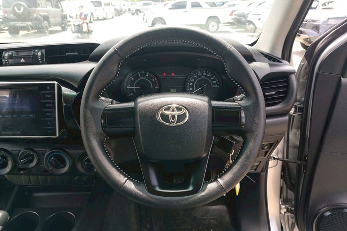 REVO 4WD 2018 2.4J AT SMART CAB SILVER  4030 full