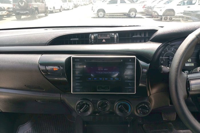 REVO 4WD 2018 2.4J AT SMART CAB SILVER  4030 full