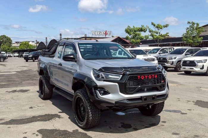 REVO 4WD 2018 2.4J AT SMART CAB SILVER  4030 full