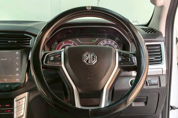 MG 4WD 2020 2.0 AT DOUBLE CAB WHITE 5055 full