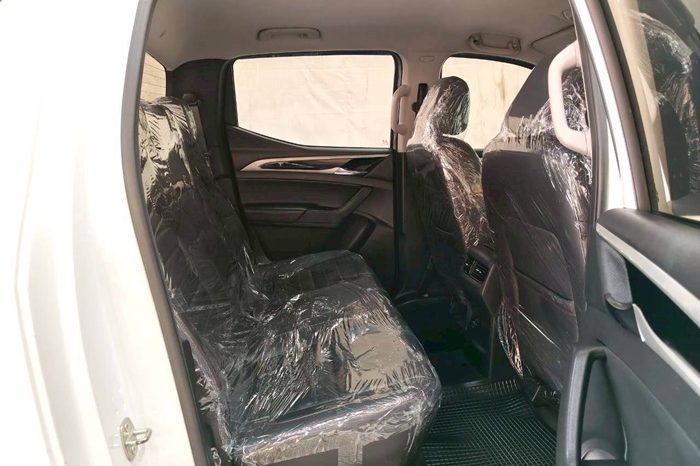 MG 4WD 2020 2.0 AT DOUBLE CAB WHITE 5055 full