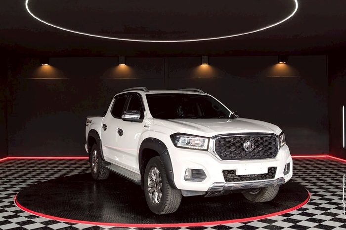 MG 4WD 2020 2.0 AT DOUBLE CAB WHITE 5055 full