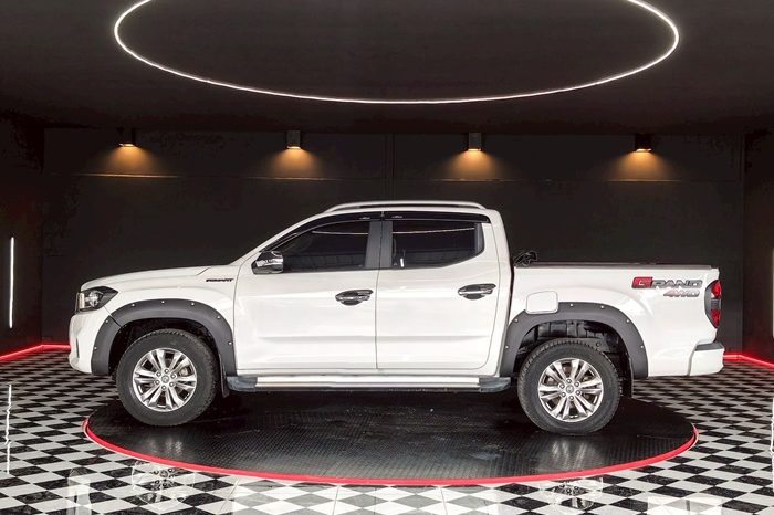 MG 4WD 2020 2.0 AT DOUBLE CAB WHITE 5055 full