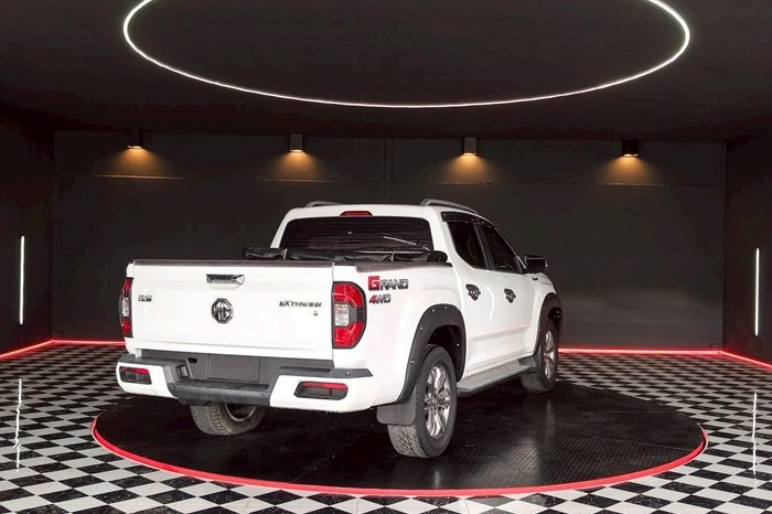 MG 4WD 2020 2.0 AT DOUBLE CAB WHITE 5055 full