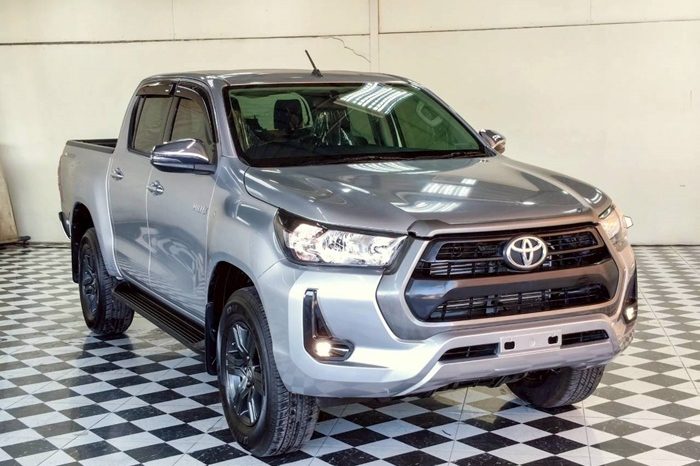 REVO PRE 2020 2.4 ENTRY AT DOUBLE CAB SILVER  5537 full