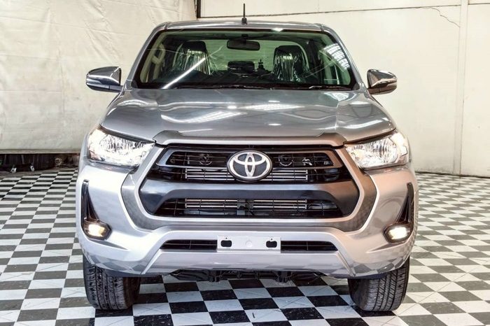 REVO PRE 2020 2.4 ENTRY AT DOUBLE CAB SILVER  5537 full