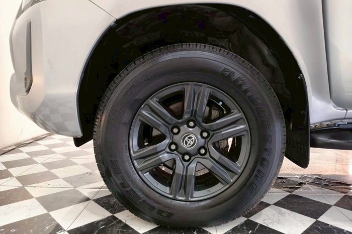 REVO PRE 2020 2.4 ENTRY AT DOUBLE CAB SILVER  5537 full