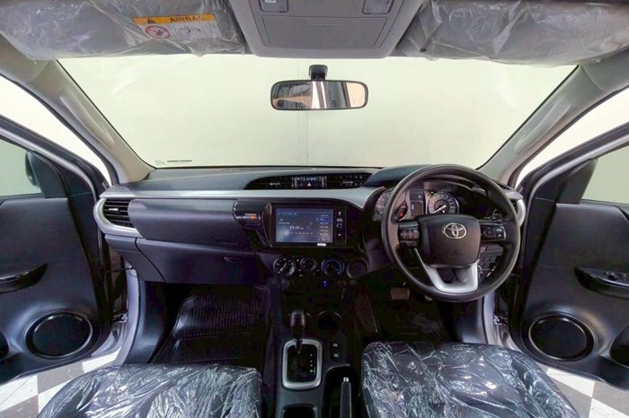 REVO PRE 2020 2.4 ENTRY AT DOUBLE CAB SILVER  5537 full