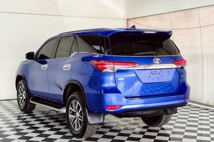 TOYOTA 4WD 2018 2.8V AT FORTUNER BLUE  57 full