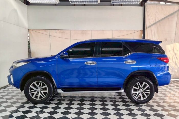 TOYOTA 4WD 2018 2.8V AT FORTUNER BLUE  57 full