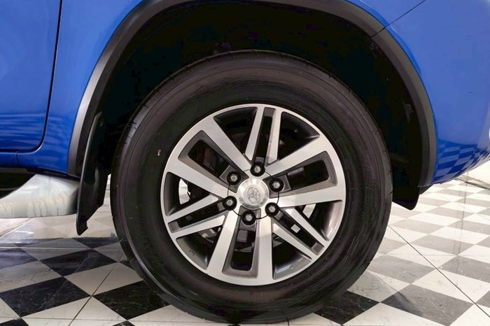 TOYOTA 4WD 2018 2.8V AT FORTUNER BLUE  57 full