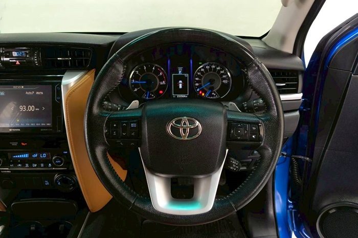 TOYOTA 4WD 2018 2.8V AT FORTUNER BLUE  57 full