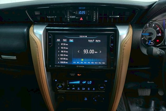 TOYOTA 4WD 2018 2.8V AT FORTUNER BLUE  57 full