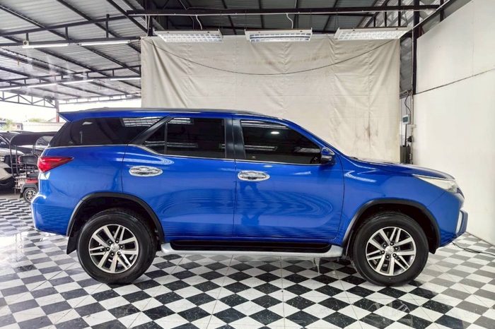 TOYOTA 4WD 2018 2.8V AT FORTUNER BLUE  57 full