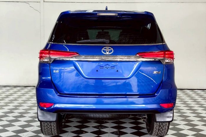 TOYOTA 4WD 2018 2.8V AT FORTUNER BLUE  57 full