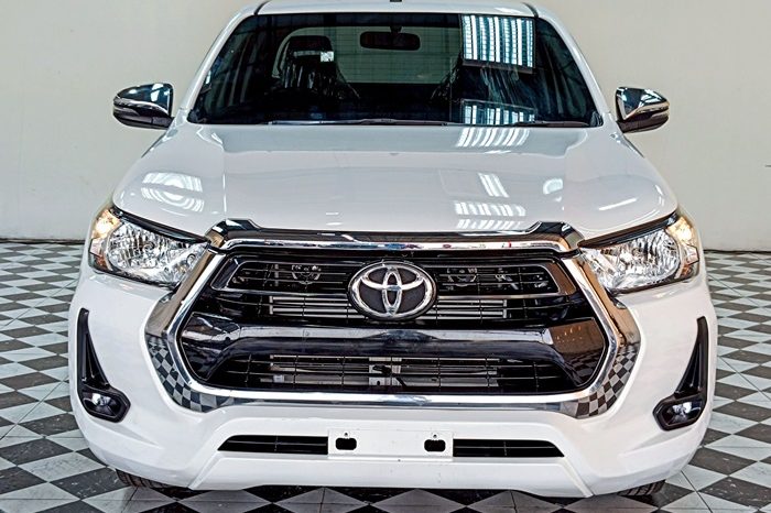 REVO 2WD 2021 2.4 MID MT SMART CAB WHITE  6419 full