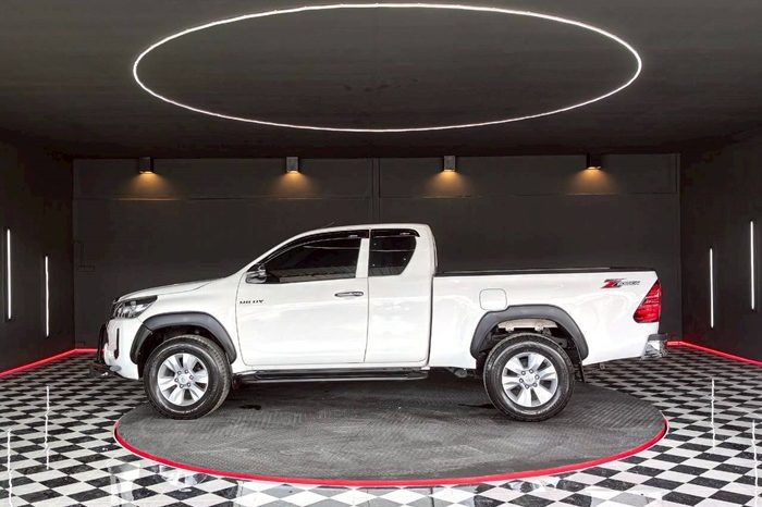 REVO 2WD 2021 2.4 MID MT SMART CAB WHITE  6419 full