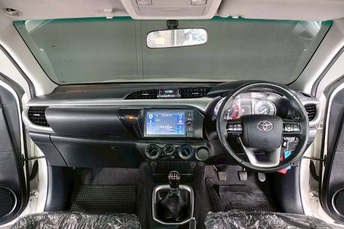 REVO 2WD 2021 2.4 MID MT SMART CAB WHITE  6419 full