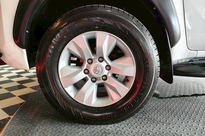 REVO 2WD 2021 2.4 MID MT SMART CAB WHITE  6419 full
